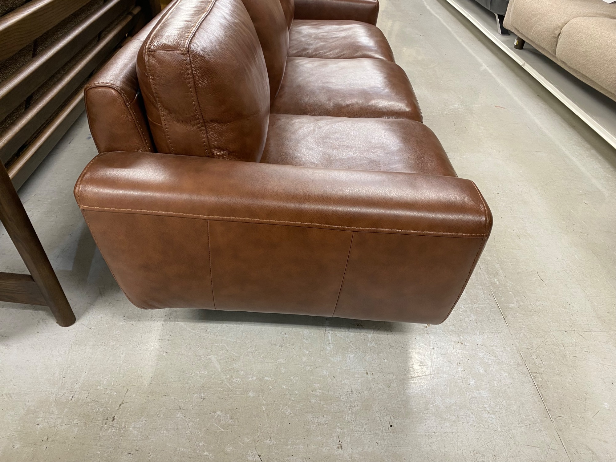 UNICO(ウニコ)3人掛けソファーMOLNを買取入荷致しました！！｜2025年