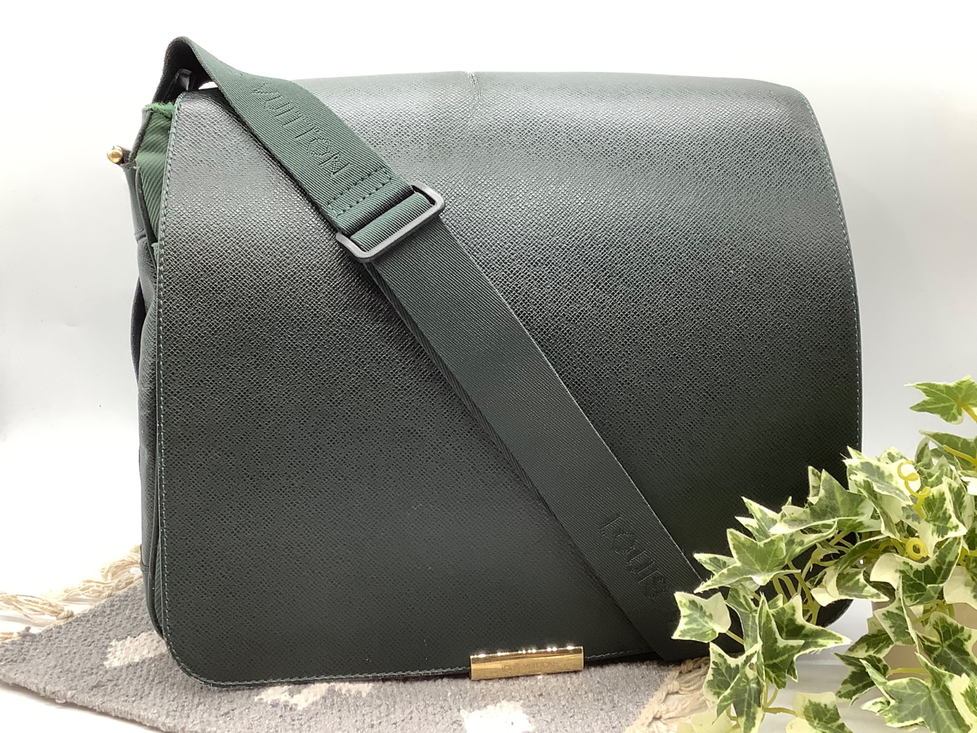 d79【極美品】保存袋 ルイヴィトン タイガ ヴィクトール