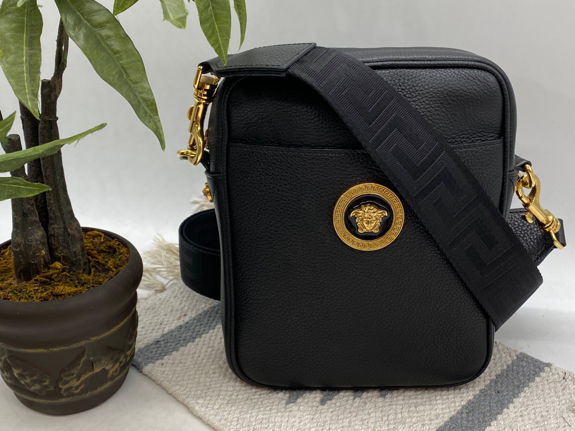 VERSACE(ヴェルサーチ)のメデューサショルダーバッグを買取入荷 VERSACE(ヴェルサーチ)のメデューサショルダーバッグを買取入荷