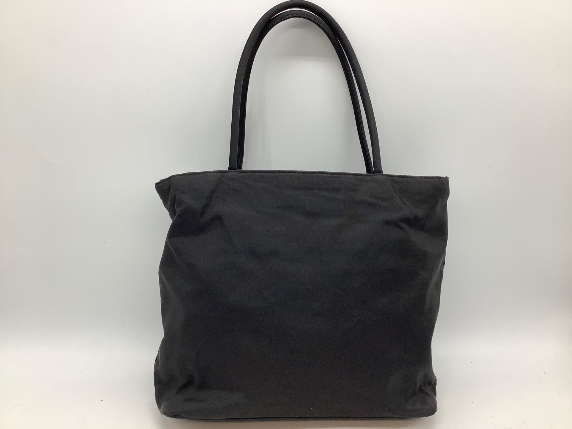 PRADA(プラダ)のテスートナイロンハンドバッグを買取入荷致し