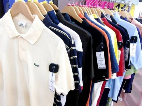 ポロシャツのラコステ（LACOSTE）