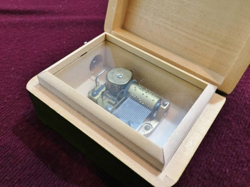オルゴールのREUGE