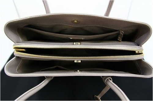 バッグのFURLA