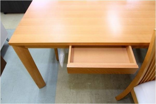 テーブルの町田家具