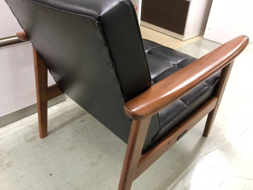 １人掛けソファーのカリモク60