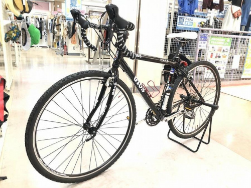 スポーツ用品のロードバイク