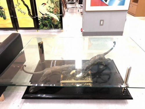 家具のローテーブル