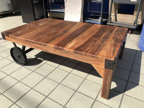 家具のトロリーテーブル
