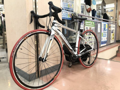 スポーツ用品のロードバイク