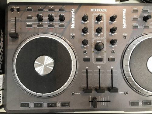 オーディオのNUMARK