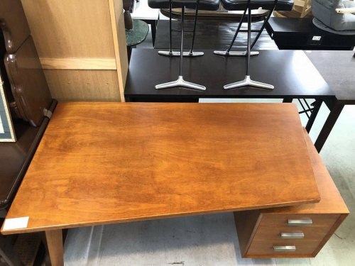 パソコンデスクの中古家具町田