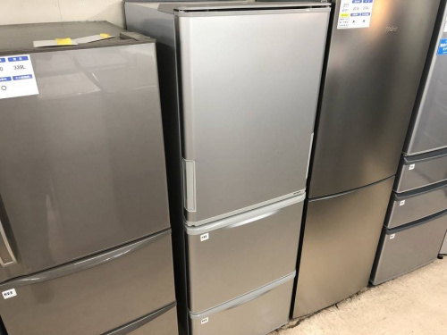 生活家電の3ドア冷蔵庫