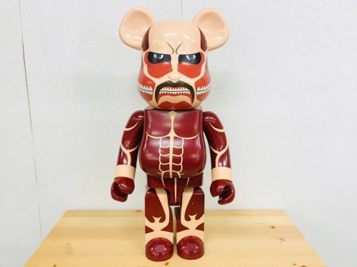 フィギュアの超大型巨人 1000%