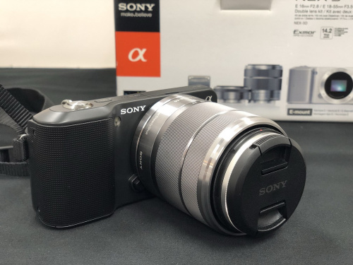 デジタル家電のミラーレスカメラ