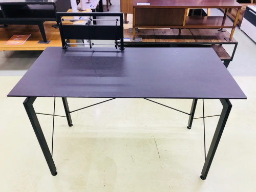 ニトリのブラウン