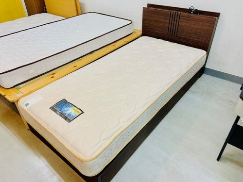 ベッドのシングルベット