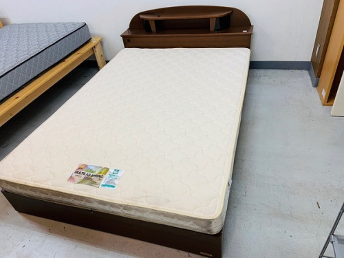 家具のベッド