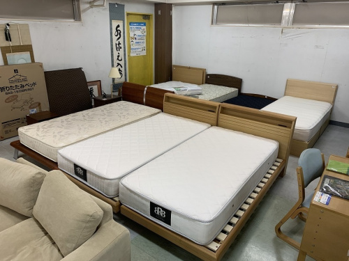 家具のベッド