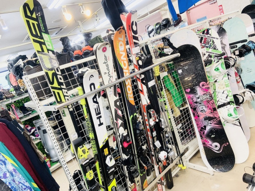 スポーツ用品のスキー・スノボー