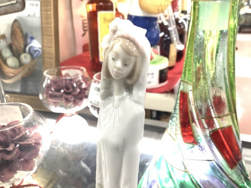 フィギュリン　中古　リラドロ　LLADRO　の贈答品　食器　買取