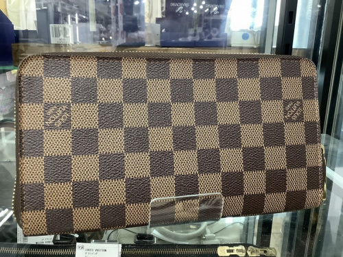 LOUIS VUITTONの長財布