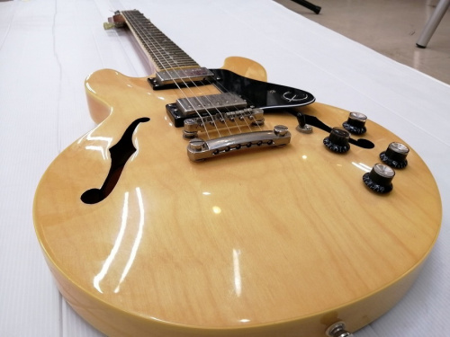 エレキギター　中古のエレキベース　中古