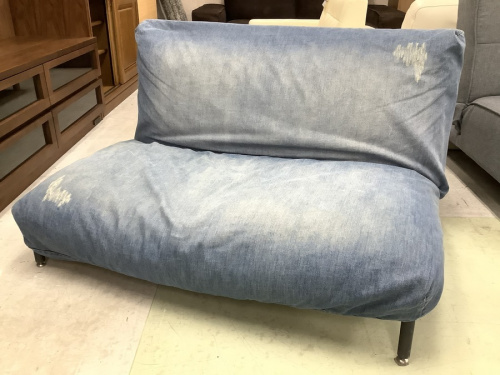 ソファーのｼﾞｬｰﾅﾙｽﾀﾝﾀﾞｰﾄﾞﾌｧﾆﾁｬｰ