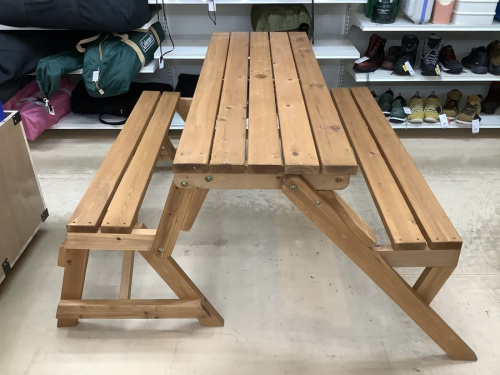 折りたたみアウトドアテーブル＆チェアのアウトドア用品