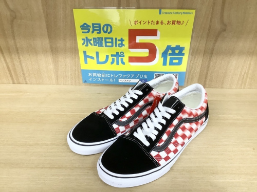 靴のスニーカー