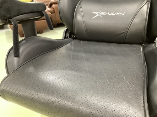 ゲーミングチェア　中古のE-WIN