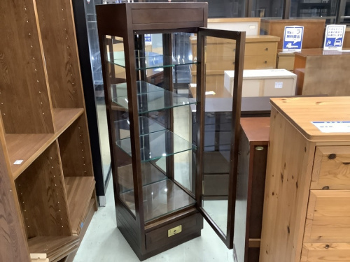 棚 キュリオケースのカリモク家具