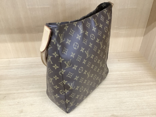 ショルダーバッグのLOUIS VUITTON