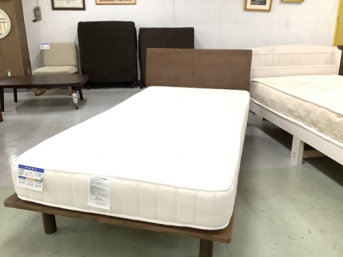 家具のベッド