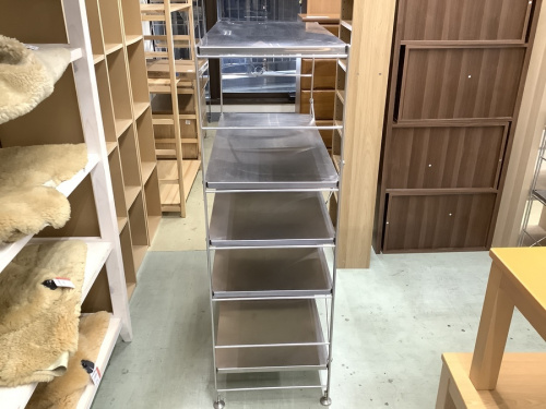 キッチン収納のスチールユニットシェルフ
