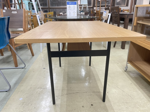 ウニコのダイニングテーブル