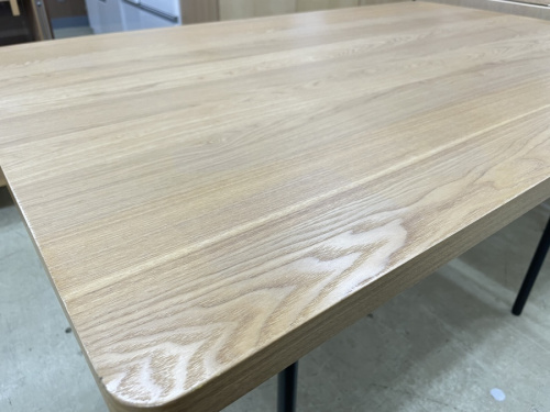 ダイニングテーブルのUNICO