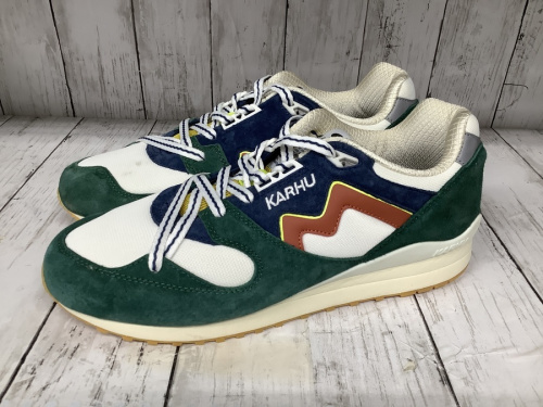 スニーカーのKARHU