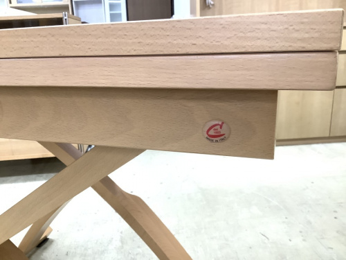 アジャスタブルテーブルのcalligaris