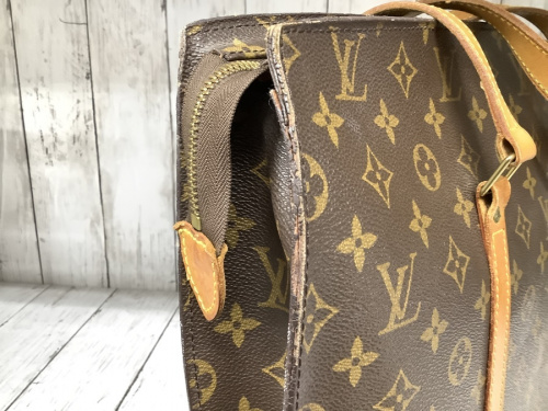 ショルダーバッグのLOUIS VUITTON