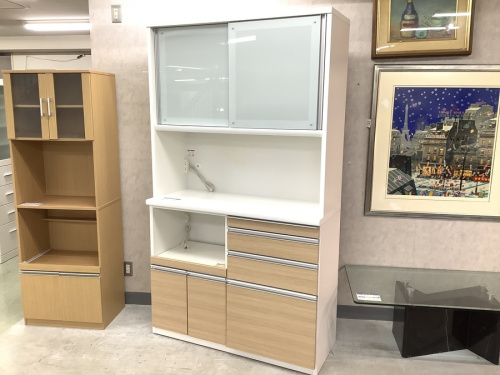 中古家具の食器棚