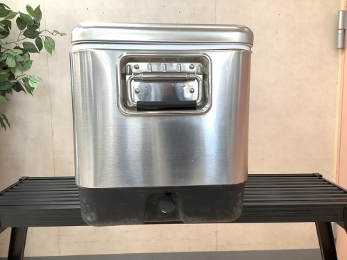 Colemanのスチールベルトクーラー