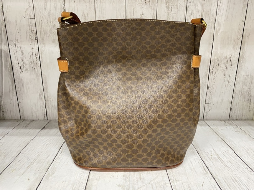 ショルダーバッグのCELINE