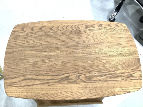 中古家具のサイドテーブル