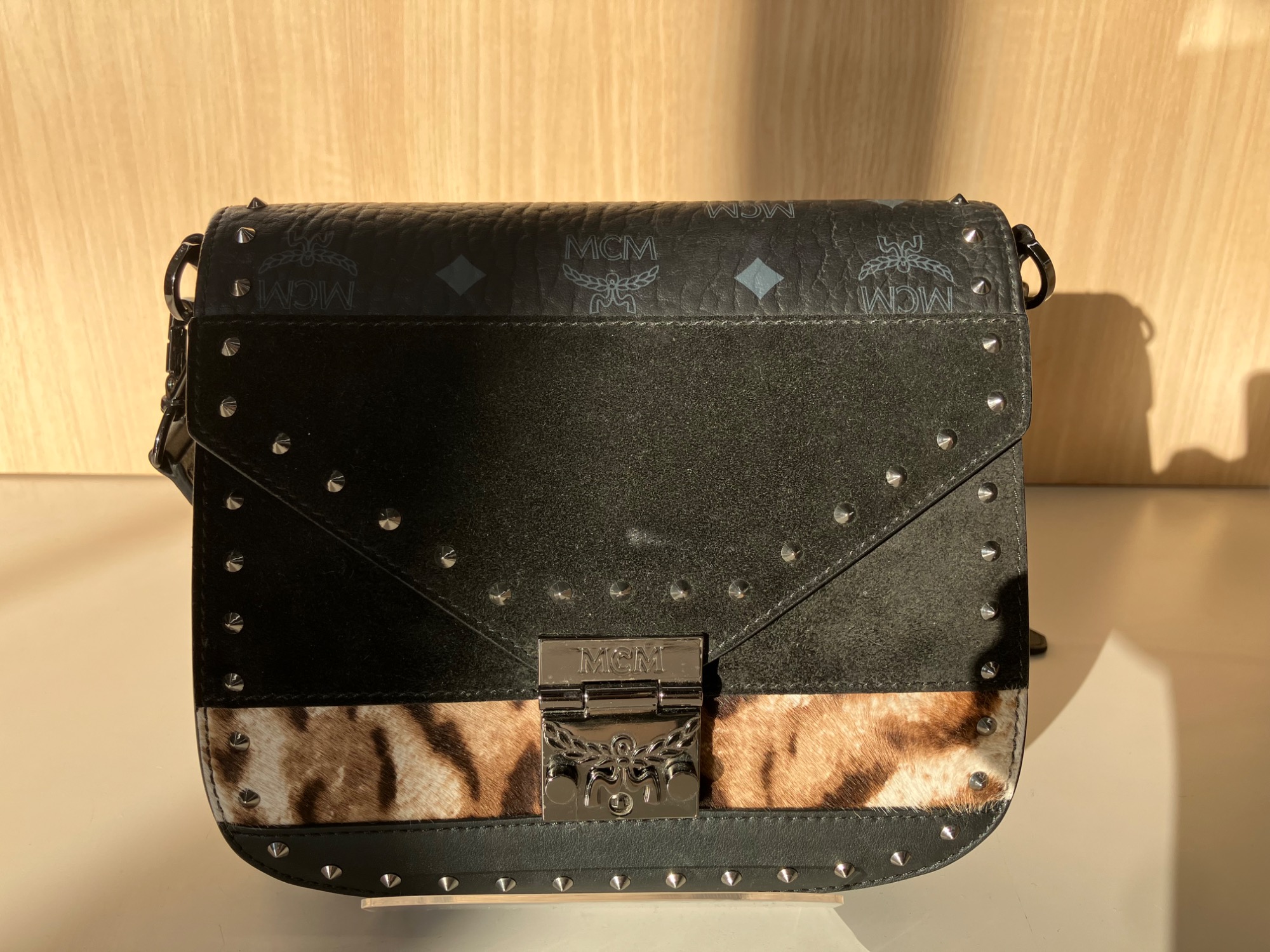 MCM エムシーエム　モノグラム　ショルダーバッグ 楽天市場】エムシーエム ロゴデザイン ショルダーバッグ レザー