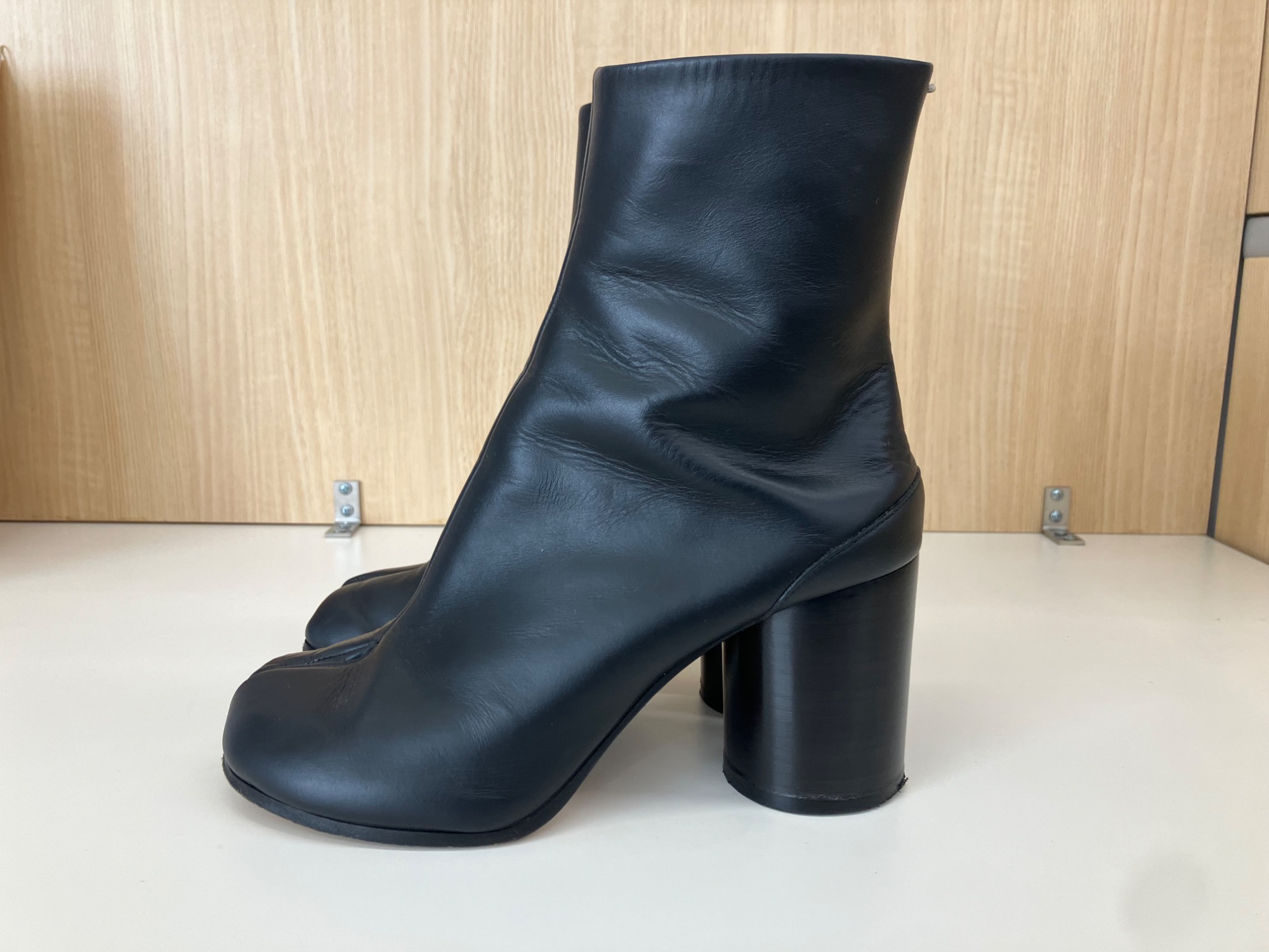Maison Margiela (メゾンマルジェラ) 足袋ヒールブーツをご紹介
