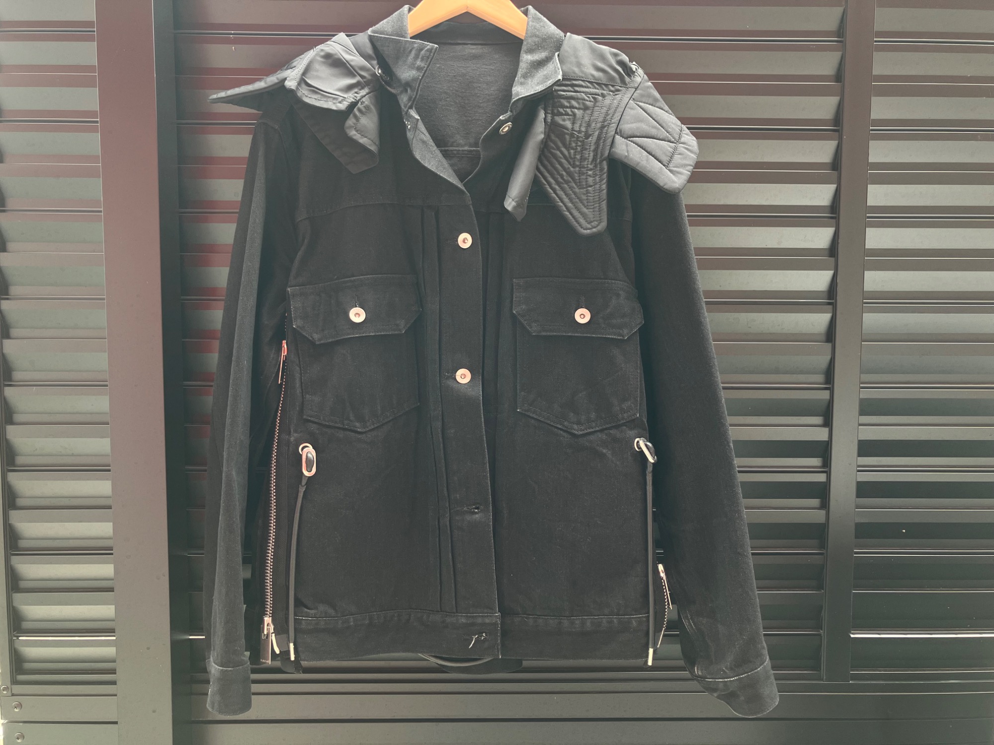 sacai サカイ　ドッキング　デニム　ジャケット　ブラック sacai サカイ ドッキング デニム ジャケット ブラック 秋冬モノ買取