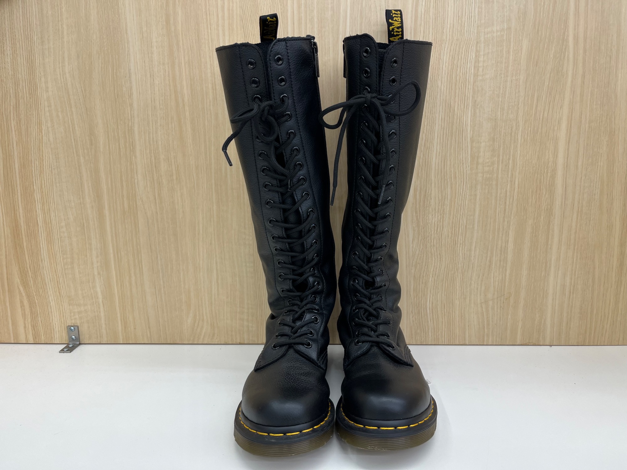 Dr.Martens(ドクターマーチン）20ホール ロングブーツのご紹介