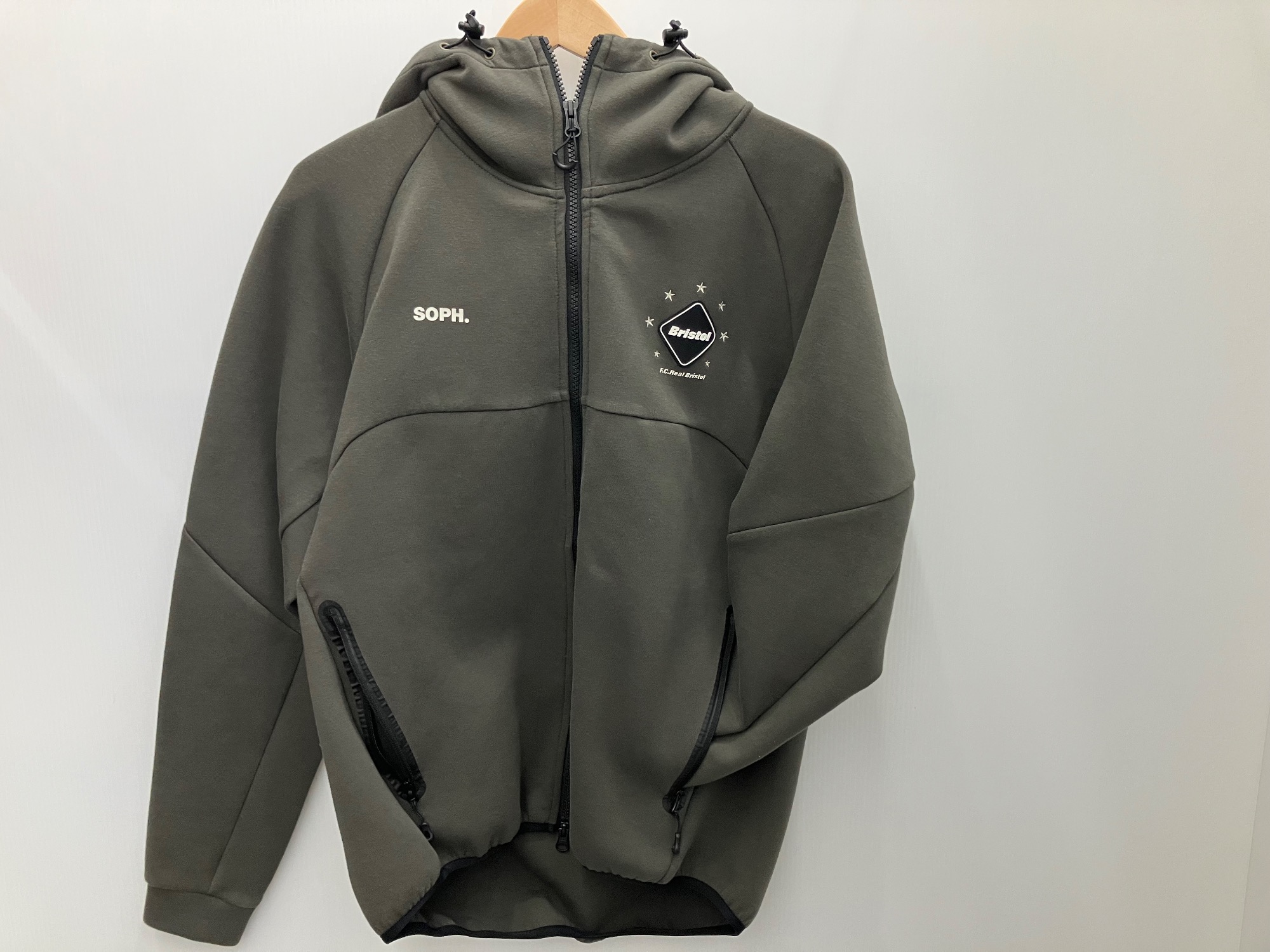 Bristol (ブリストル) のTECH SWEAT VENTILATION HOODIEをご紹介します