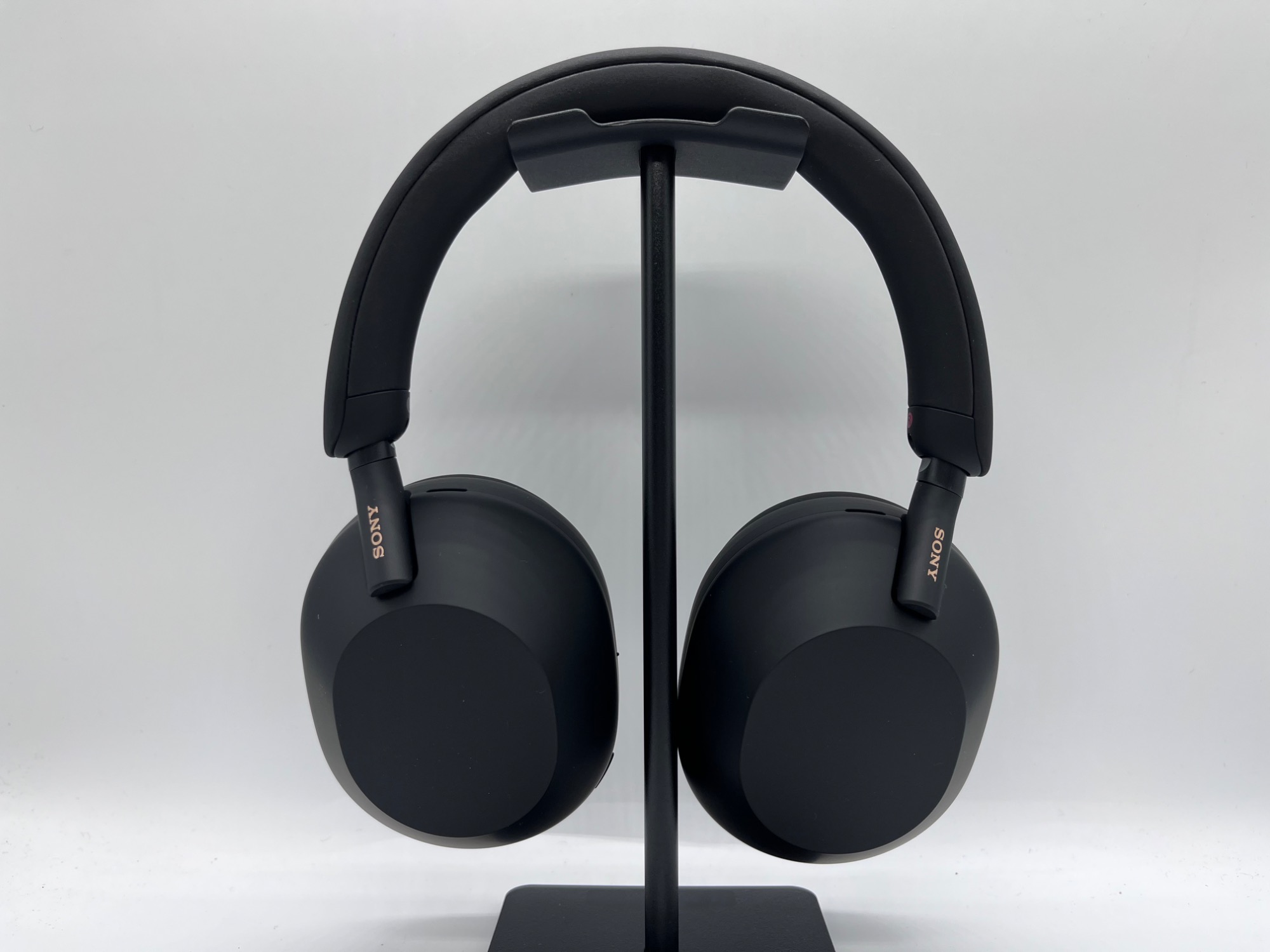 SONY (ソニー)のワイヤレスステレオヘッドホン WH-1000XM5をご紹介し