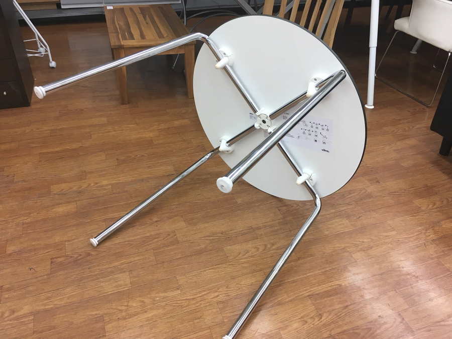 vitra(ヴィトラ)のダイニング3点セットが入荷致しました